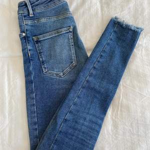 Jeans från bik bok i stl xs. Säljer pga att de är för små. Gott skick. Nypris 599kr