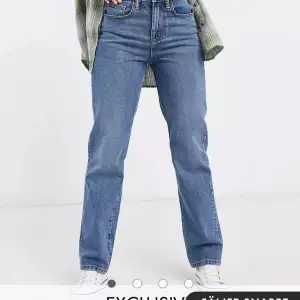 Hej! Säljer ett par Asos blåa jeans i storlek 28/32 då de är för små för mig! nypris:250 kr. OBS! Köparen står för frakten