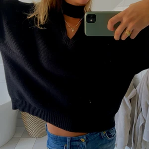 Zara tröja Cut outs - Så fin stickad zara tröja med cutout på bröstet, storlek M och använd 1 gång💞