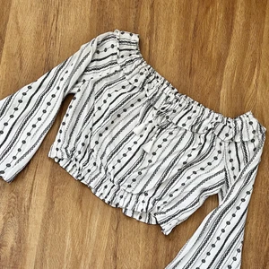 Off-shoulder tröja - Off-shoulder tröja med mönster. Strl. 44