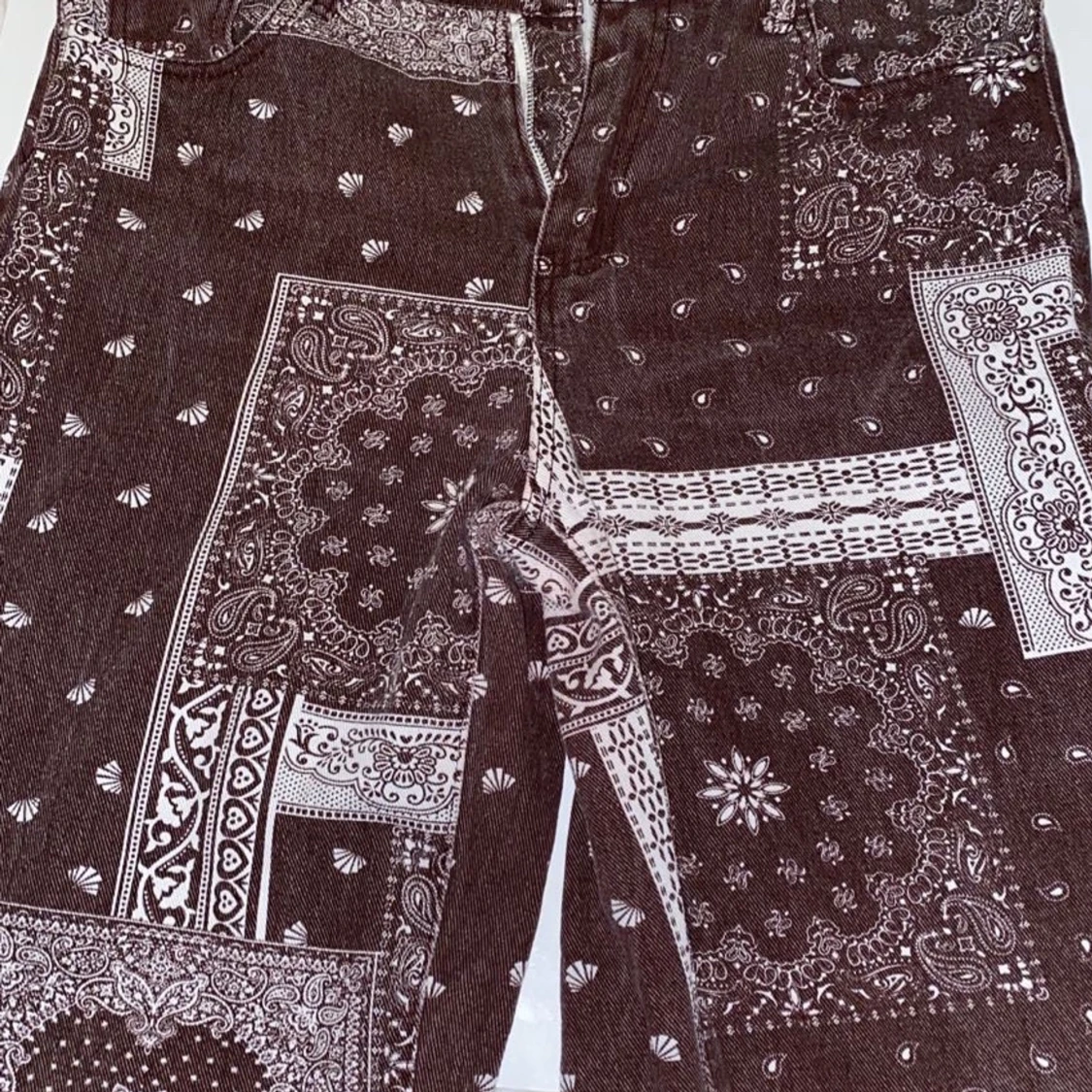 Knapp geometrisk jeans i storlek L - 90