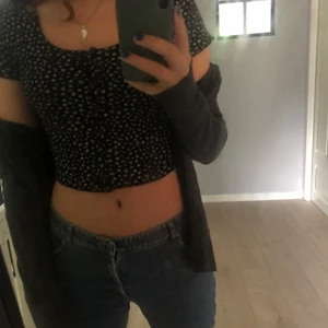 Blommig topp  - Säljer denna topp från newyorker stl s❤️