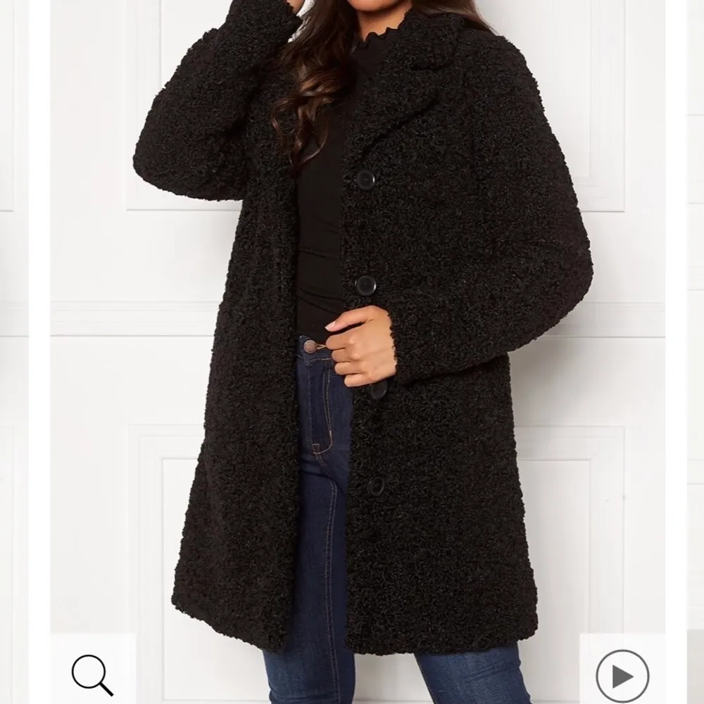 Svart Teddy jacka ”Nicole teddy coat” säljes. Använd ca 5 gånger, därav är jackan i nyskick. Nypris: 899kr, men jag säljer den för 699kr.. Jackor.