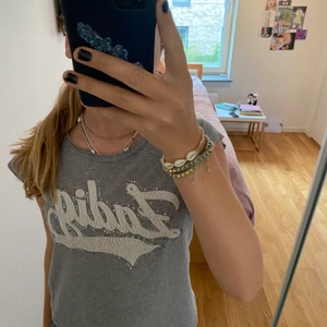 Zadig T-shirt  - Säljer min superfina t-shirt från zadig i jättebra skick🥰 Så trendig och snygg, köpt för 800kr. Skriv vid intresse💞💞