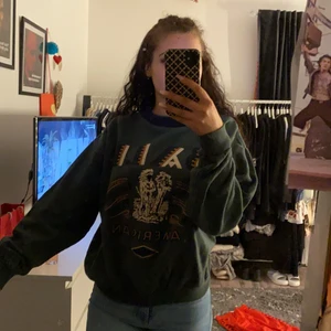 Vintage ball sweatshirt strl s - Säljer en jättefin militärgrön vintage ball sweatshirt i strl S💕💕