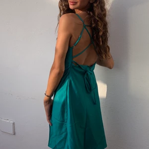 Klänning grön   - Grön klänning i storlek S