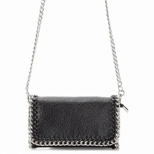 Scorett Tiamo väska - Liten svart Tiamo väska köpt på Scorett för 450 kr, helt i nyskick. Skriv för mer detaljer. Frakt ingår ej.