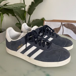 Adidas gazelle strl 38  - Adidas gazelle skor strl 38, använda 1 gång. Nypris: 999 kr. 
