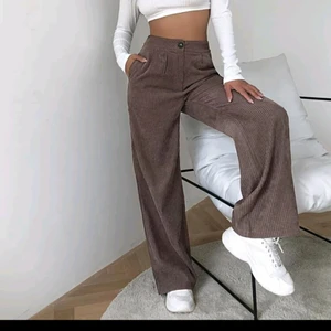 Bruna byxor  - Bruna jätte fina byxor använd ca 2 gånger. Bra kvalite och helt som ny. Smal i midjan