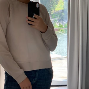 Rosa tröja  - En tröja från hm, andvänt många gånger men fortfarande bra skick, säljer pågrund av att jag inte andvänder den längre