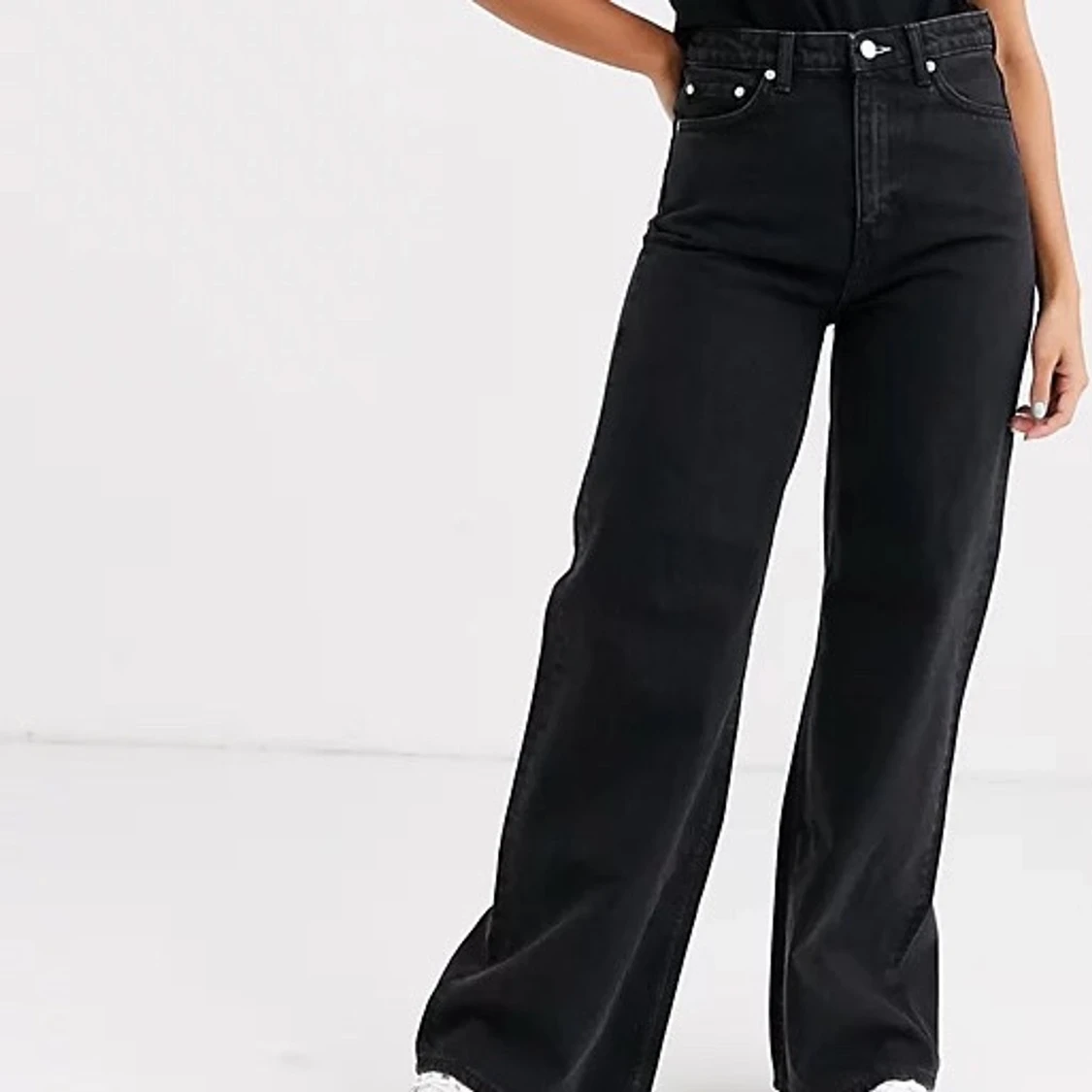 Var svarta jeans weekday