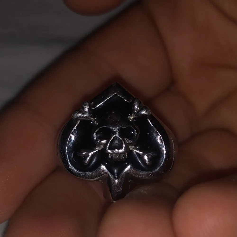 Punk/skull ring (SIZE 11-12). Accessoarer.