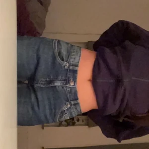 Jeans - Sparsamt använda. Lågmidjade st 34/36