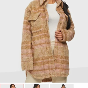 Jacka  - Köppt förra året men bara använt en gång. Kan mötas upp, pris går att diskutera 