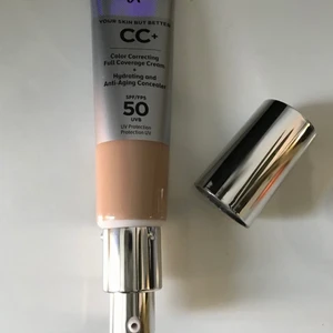 it cosmetics cc cream - Har testat den 1-2 gånger men då jag inte tycker om hur den ser ut på huden den är i färgen light original pris 420kr
