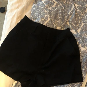 Kostymshorts - Kostymshorts från HM i storlek 36, pris 90kr och köpte står för frakt 💕