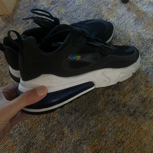 Nike - Nike BASKETS AIR MAX 270 , använda 2 gånger. Nypris 1100 kr 