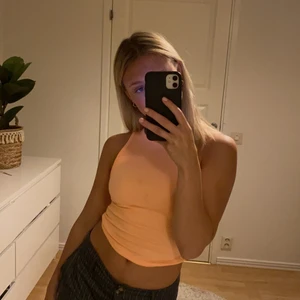 Neon topp - Jättefin neontopp med snygg passform. Ribbat material. 