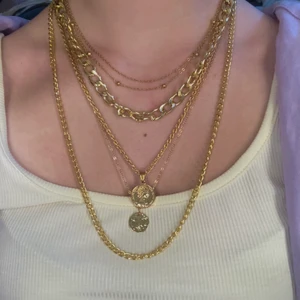 Guldfärgat halsband🪴 - Bra kvalitet, Nästan helt oanvänt 