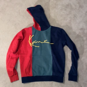 Karl kani hoodie - Inga skador, precis som ny. Storlek S men sitter som M-L