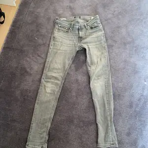 Jack & Jones jeans köpta från zalando för 499kr i skick som ny. Frakt tillkommer 69kr!