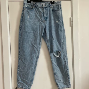 Mom jeans - Skit snygga ljusa mom jeans som tyvärr är förstora för mig!