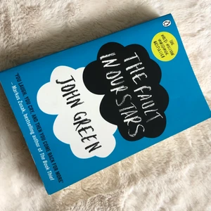 THE FAULT IN OUR STARS//JOHN GREEN - THE FAULT IN OUR STARS//JOHN GREEN// boken är på engelska// som nyskick// frakt är inkluderad i priset 