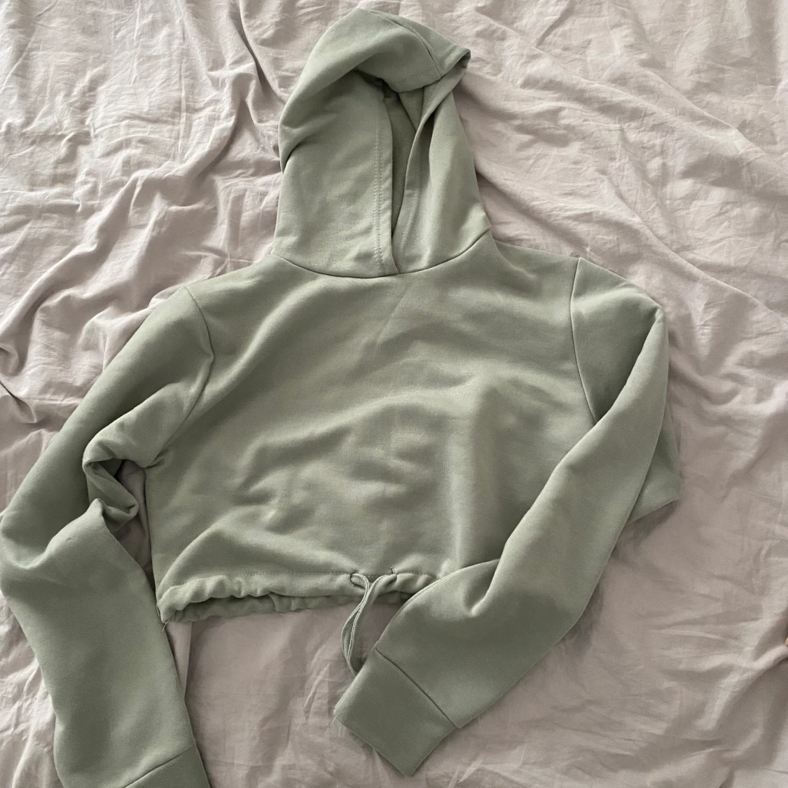 croppad hoodie