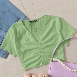 Ljusgrön topp - Jättefin topp i grön fin färg, aldrig använd och priset kan diskuteras:)