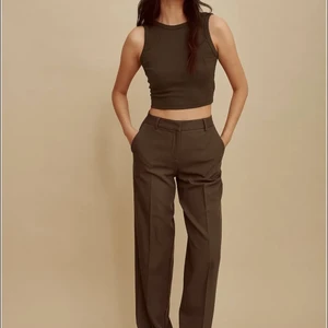 Byte av kostymbyxor  - Byte av Amalie Star x NA-KD kostymbyxor både bruna och svarta till en 38 i storlek