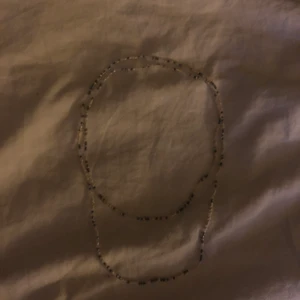 One size - Halsband som passar alla dagligen men bacic färger med småpälor (stretchiga) ett lite längre och ett lite kortare