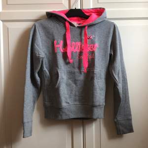 Hoodie från Hollister. Bra skick!