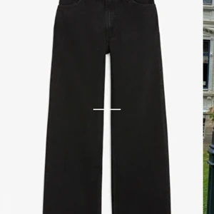 jeans - säljer mina jeans ifrån monki i modellen yoko! jag har använt dem ett fåtal gånger men de sitter inte som jag vill på mig! 