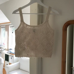 Helt nytt broderat linne - Endast provad.