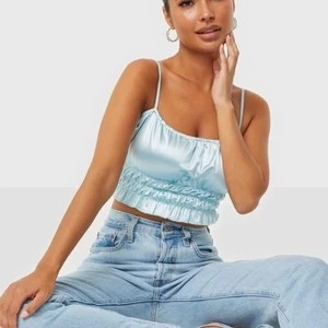 Blå siden topp - Topp från nelly, rätt så strechig. Helt ny! 