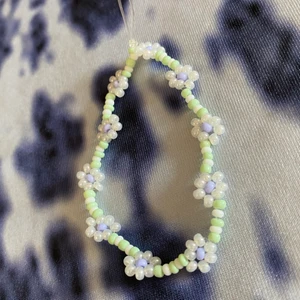 Pärlarmband - Mintgrön, opalvit, vit och ljuslila. 60kr inklusive frakt