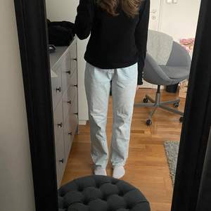 Säljer mina snygga cotton on jeans som jag köpte för ett tag sen från zalando💕