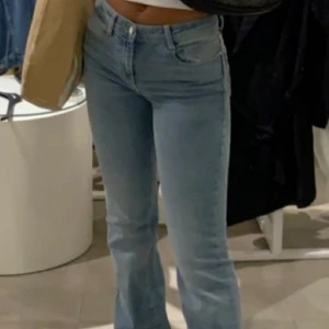 Zara jeans - det är samma byxa bara olika ljus, utsvängda.
