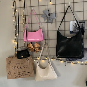  Väskor - Säljer 2 stycken väskor som inte kommer till användning, aldrig använda! Pris går att diskutera