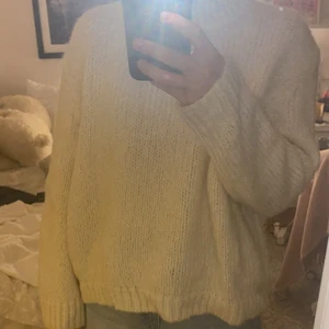 Vit stickad ifrån zara 💕 - Fin stickad ifrån zara, bra skick! 💕