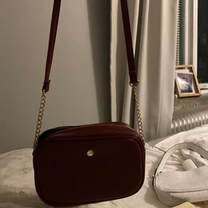 Axelväska  - Nästintill oanvänd väska från glitter? Tror jag? Köparen står för frakten