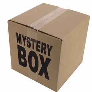 Mysterybox  - I denna box får du 5 plagg för endast 100kr. Det kan vara tillexempel (klänningar, kjolar, byxor. Du kan skriva lite om din stil och storlek de storlekar jag har är xxs och xs. 
