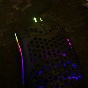 Glorius model O svart mus  - Alla knappr fungerar bra och musen är i bra skick! Har inte förpackningen. Köparen är ansvarig för frakten.