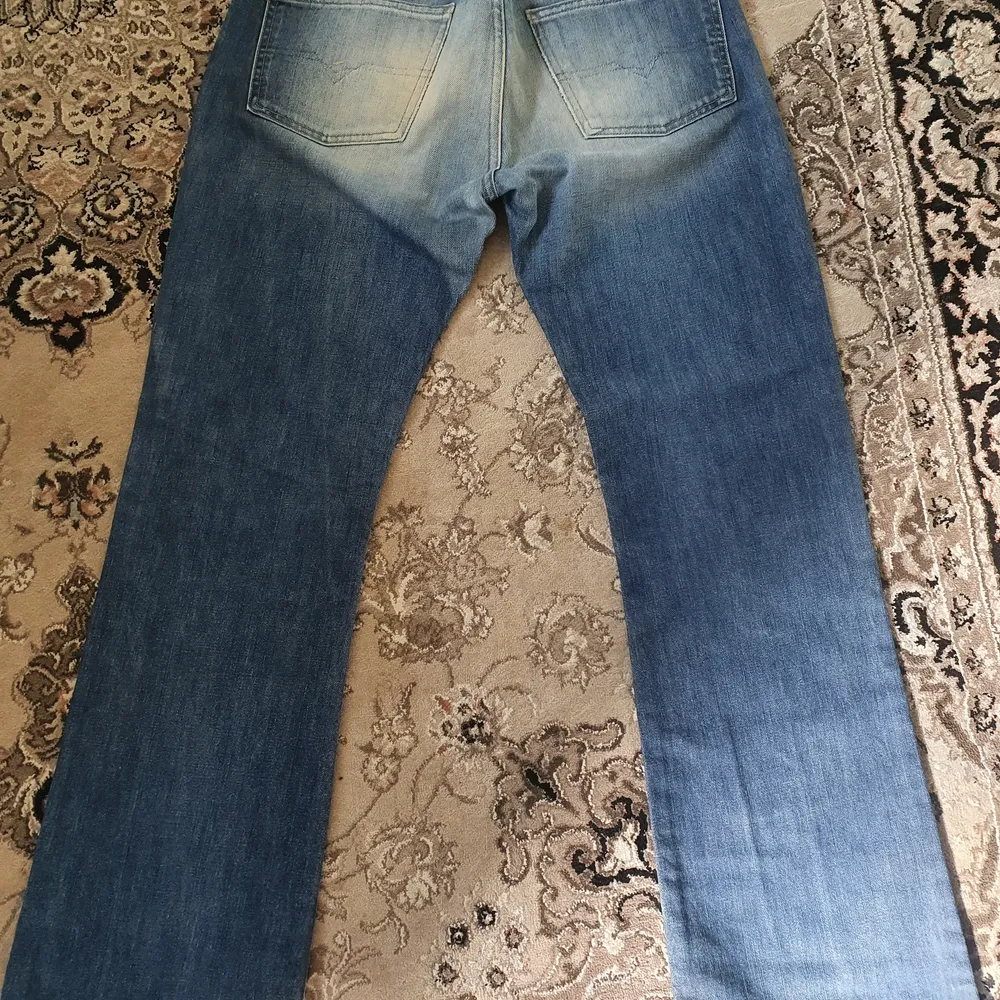 Diesel jeans strl 32. Lite slitna vid bensluten. . Jeans & Byxor.