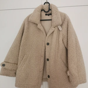 teddybear  - teddybear jacka från kapphal använd en höst/vinter köpare står för frakt, finns i umeå