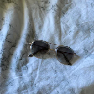 Ett par brillor från GinaTricot - Den är helt ny