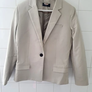 Kavaj  - Oversized kavaj. Fint skick, använd någon enstaka gång.