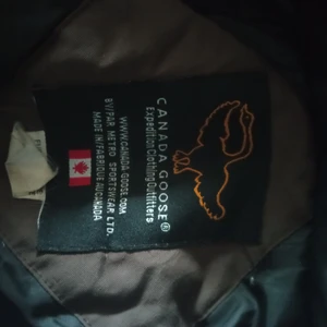 Canada goose - Härlig o varm jacka i fint skick.  Storlek S/M.  600kr  serienummer finns såklart så ingen kopia
