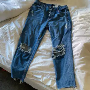 Slitna jeans från H&M aldrig använda storlek 42 