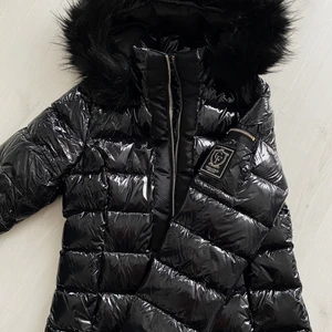 Jacka  - Jacka från CHIARA FORTHI MILANO i storlek 38🖤 den är i mycket bra skick, bara använd några gånger 